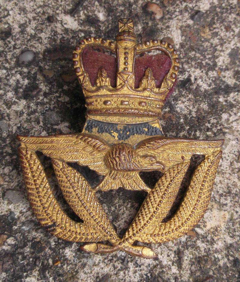 British R.A.F. Warrant Officer Cap Badge EIIR Royal Air Force