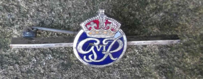 British and Commonwealth King George VI Tie Badge Damaged