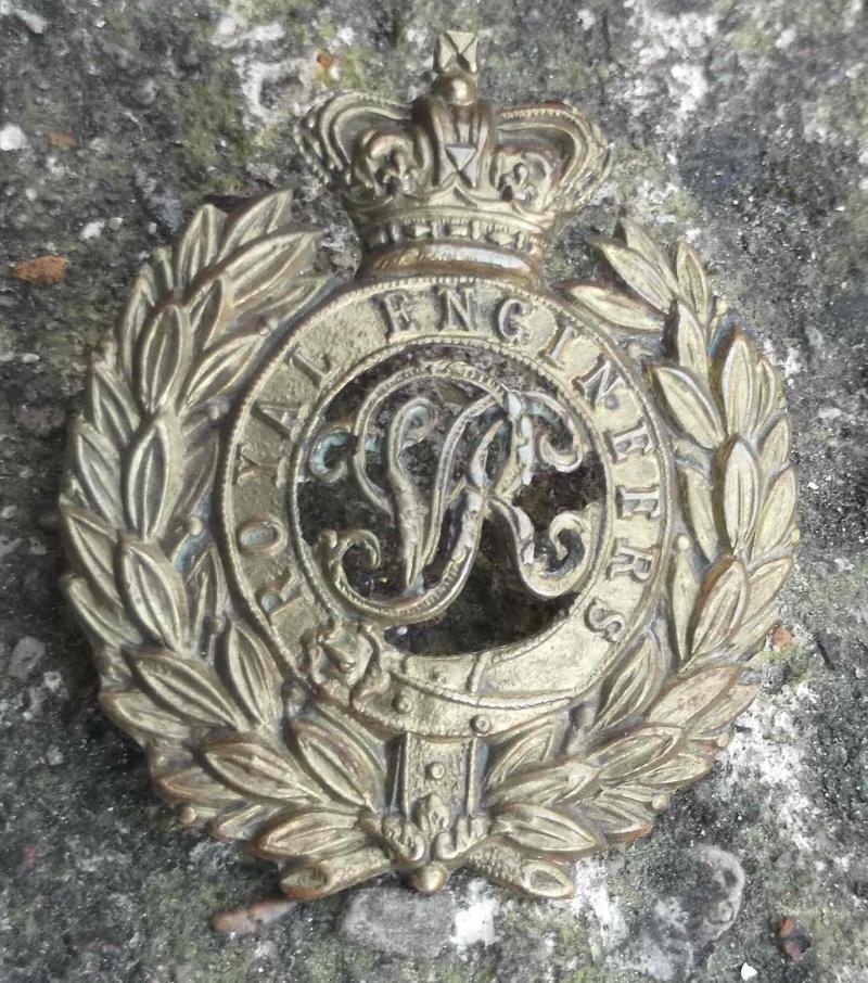 Victorian British Army Royal Engineers Cap Badge RE