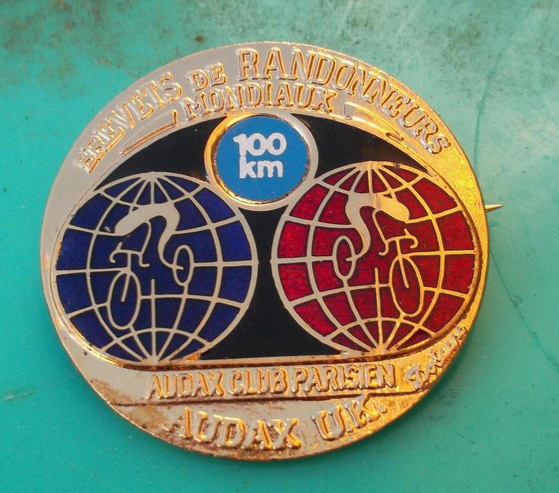 UK Brevets Mondiaux Touring 100km Vintage Enamelled Badge