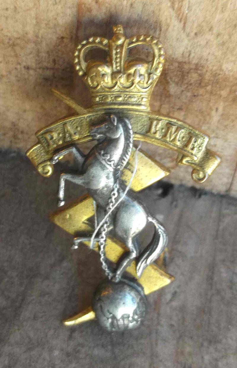 Royal Australian Army Mechanical Engineers RAEME Cap Badge EIIR